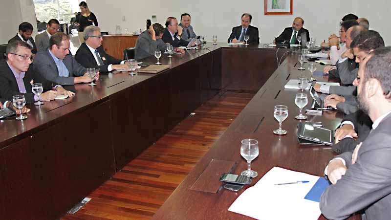 Ag&ecirc;ncia reguladora pode ser a melhor sa&iacute;da para proteger os clubes deles pr&oacute;prios