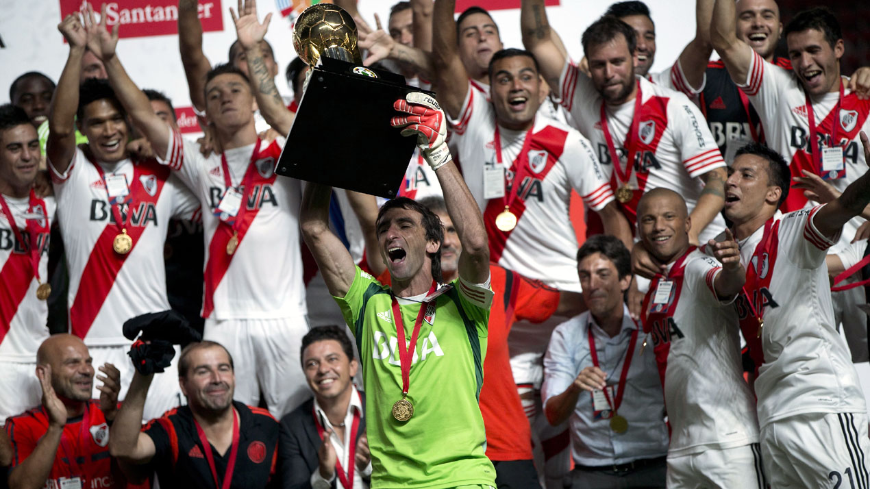 Marcelo Barovero (Goleiro, 31 anos, River Plate) &ndash; Um dos melhores de sua posi&ccedil;&atilde;o no futebol argentino, ajudou muito na conquista da Libertadores, al&eacute;m de ter sido o melhor dos millonarios no Mundial. Sem nunca ter atuado por equipes de fora do pa&iacute;s, possui contrato at&eacute; julho, apenas.