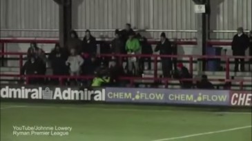 [Vídeo] Quando a torcida te xinga o que você faz? Sai na porrada, claro