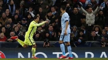 City minimiza o prejuízo e se mantém vivo, apesar do passeio do Barcelona no Etihad