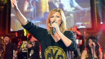 Torcedores transformam show de cantora alemã em um clássico Bayern x Dortmund