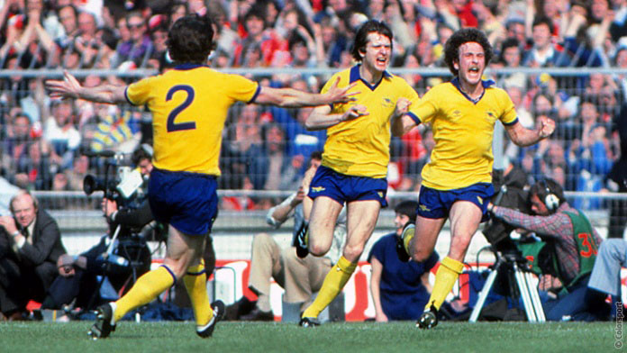 Jogadores do Arsenal comemoram o gol do time em 1979