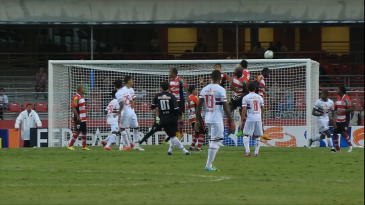 Qual a melhor maneira de responder às críticas? Para Ceni, com golaço de falta