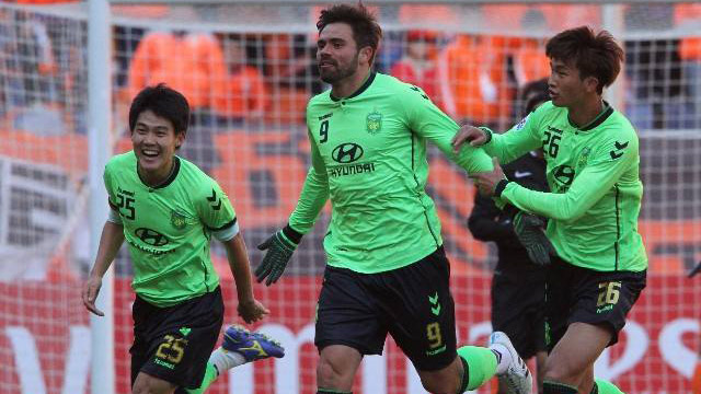 Lembra o Edu do Schalke? Marcou esse gola&ccedil;o contra o time do Cuca