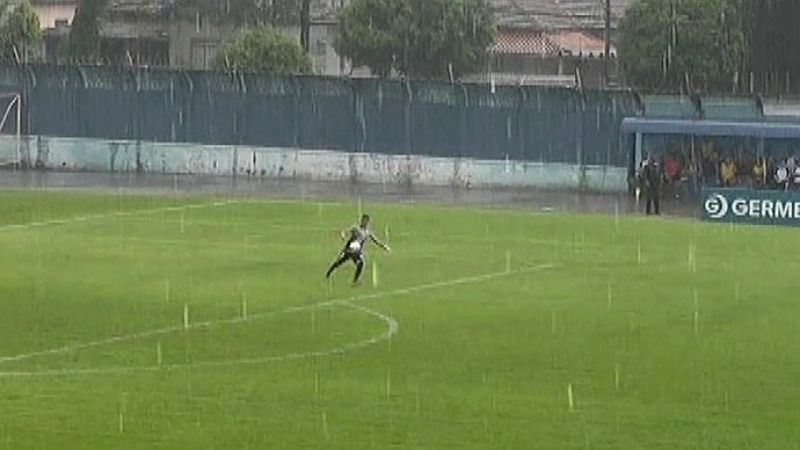 Veja o gola&ccedil;o que esse goleiro marcou de sua pr&oacute;pria &aacute;rea no Paranaense