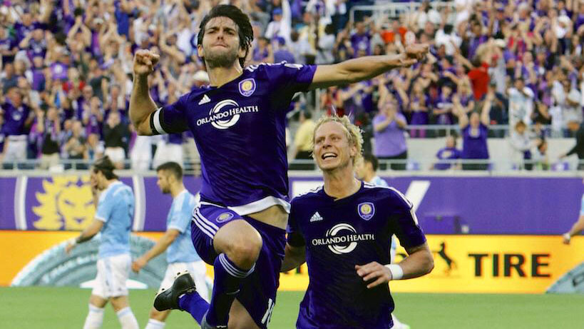 Estreia de Kaká teve estádio lotado, bandeirão da torcida e gol no último minuto