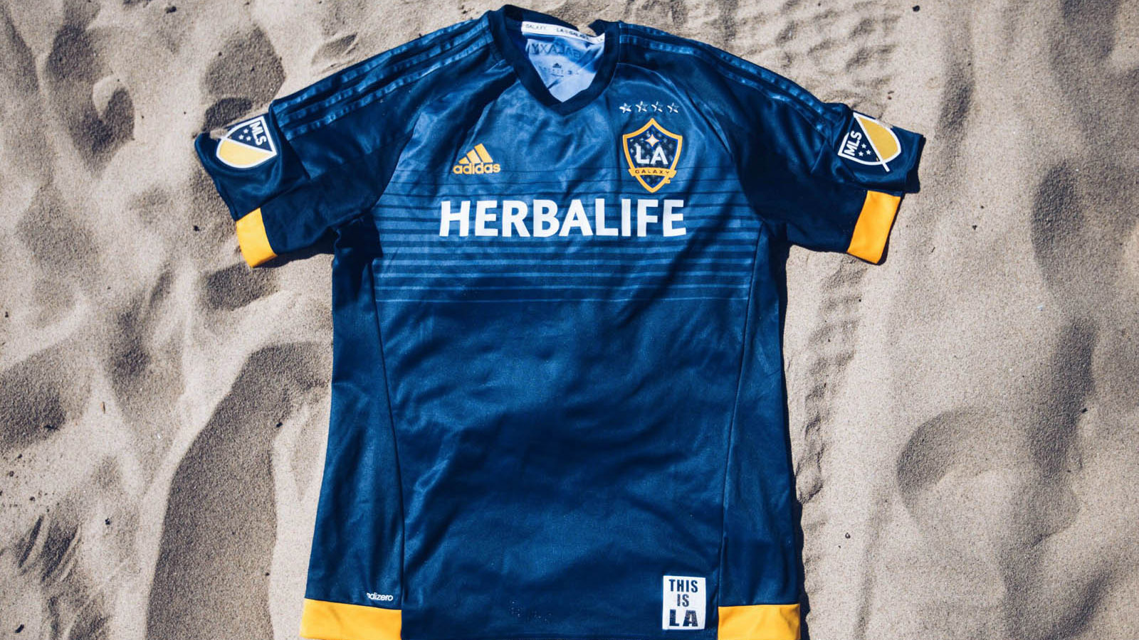 Gerrard ganhou mais uma camisa para usar na sua aventura pelos EUA