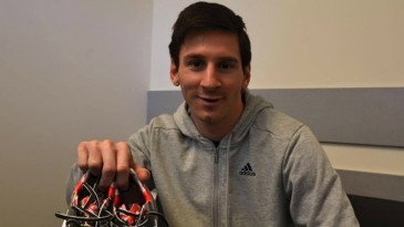 Messi não esqueceu seu bairro de infância, e quem saiu ganhando foi um rapaz de Rosario