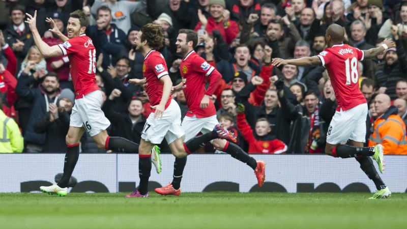 Grande atua&ccedil;&atilde;o de Carrick puxa vit&oacute;ria convincente do United sobre o Tottenham