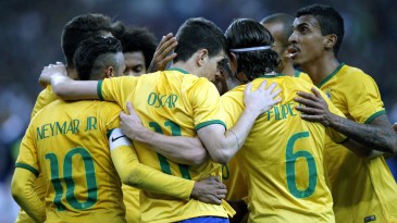 Sem centroavante, com velocidade e eficiência, Brasil de Dunga chega à sétima vitória