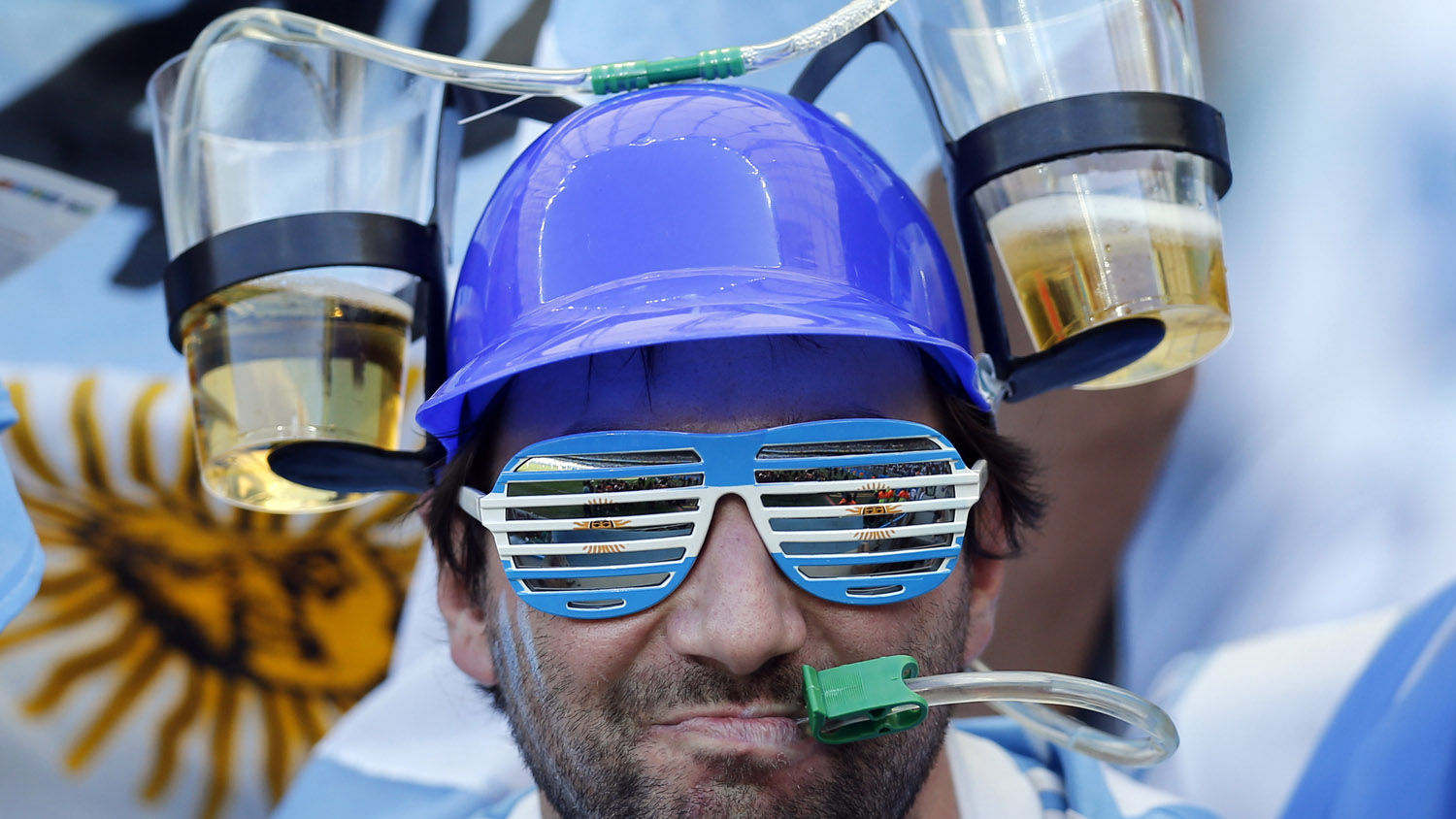 A Lei Geral da Copa criou uma exce&ccedil;&atilde;o para a venda de bebidas nos est&aacute;dios (Foto: AP)