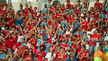 Torcida mista volta ao GreNal para reforçar a ideia da convivência tranquila entre rivais