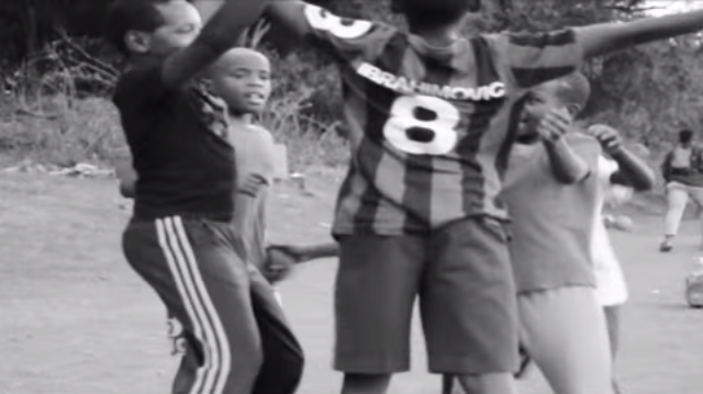 As crian&ccedil;as que Ibra tatuou o nome gravaram um v&iacute;deo para agradecer o grande gesto