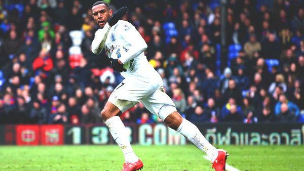 Esse m&iacute;ssil de Phillips &eacute; candidato a um dos gols mais bonitos da temporada