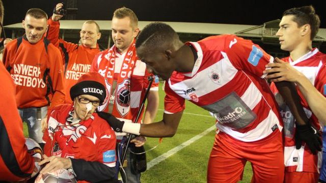 A emo&ccedil;&atilde;o se repetiu: Ele realizou o &uacute;ltimo desejo e se despediu do time dois dias antes de partir