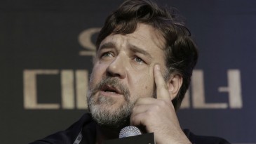 Russell Crowe está pensando em comprar o Leeds, e os torcedores aprovaram