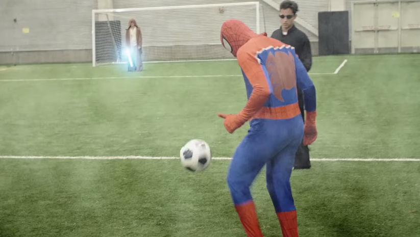 Como seria um jogo de futebol entre super-her&oacute;is? Imaginaram neste v&iacute;deo