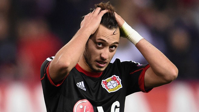 O que você faria se um jogador do seu time batesse um pênalti assim no mata-mata da Champions?