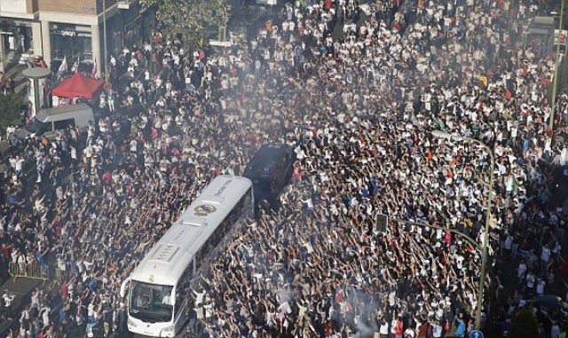 1429725823362_lc_galleryImage_MADRID_SPAIN_APRIL_22_Fan