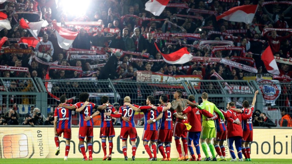 O Bayern venceu um cl&aacute;ssico que serviu mais para expor as car&ecirc;ncias dos dois times