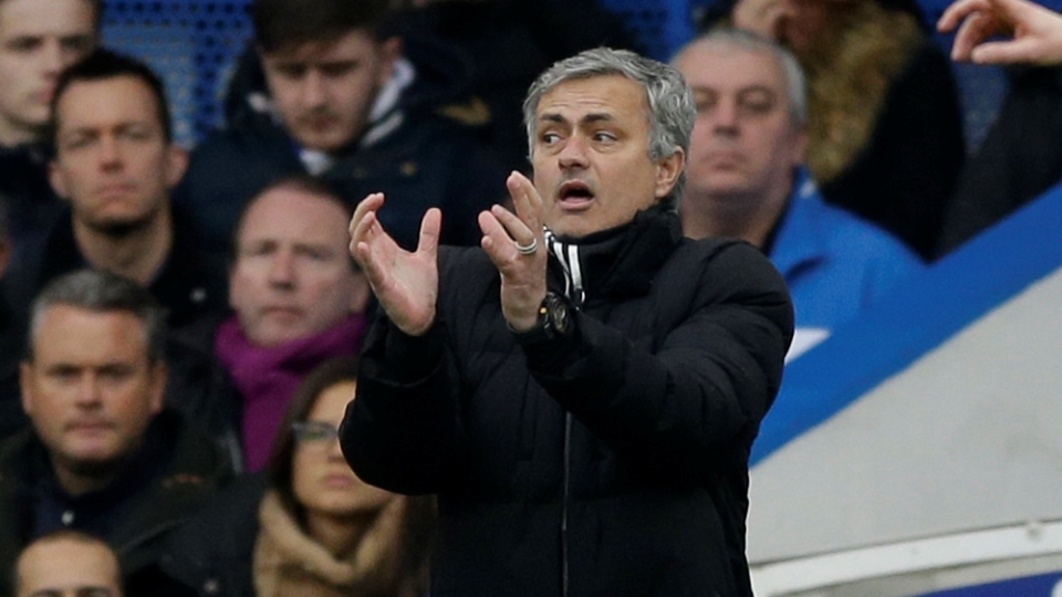 Acredite: Mourinho encontrou um jeito de questionar o gola&ccedil;o de Adam sobre o Chelsea