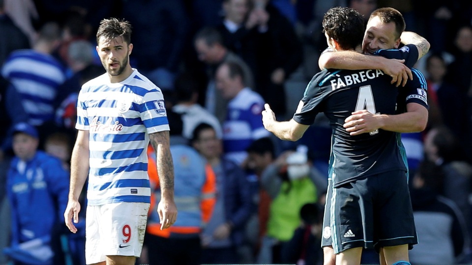 O Chelsea conquistou uma vit&oacute;ria com assinatura de campe&atilde;o em Loftus Road