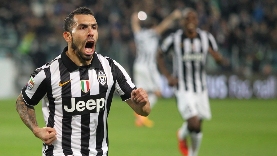 O brilhantismo de Tevez rende outro lindo gol e a Juve d&aacute; mais um passo rumo ao tetra