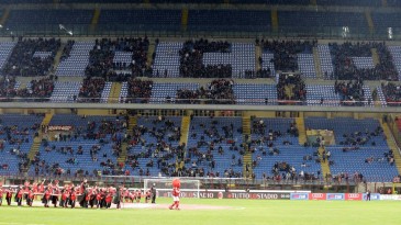 A torcida do Milan se uniu para reclamar dos desmandos na diretoria: “Basta”