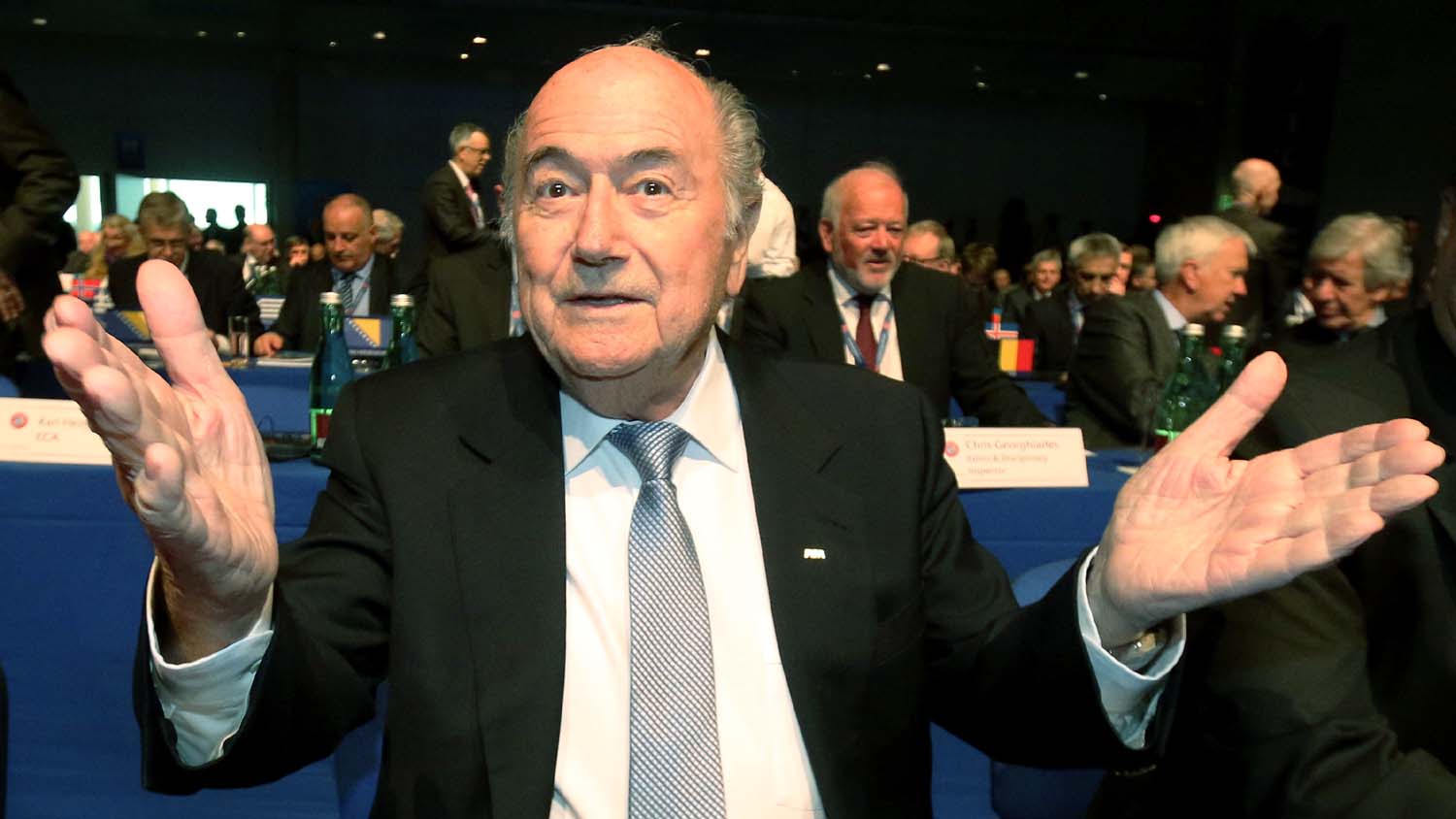 Dirigente da Concacaf ainda n&atilde;o decidiu se Blatter parece mais com Jesus ou com Mandela