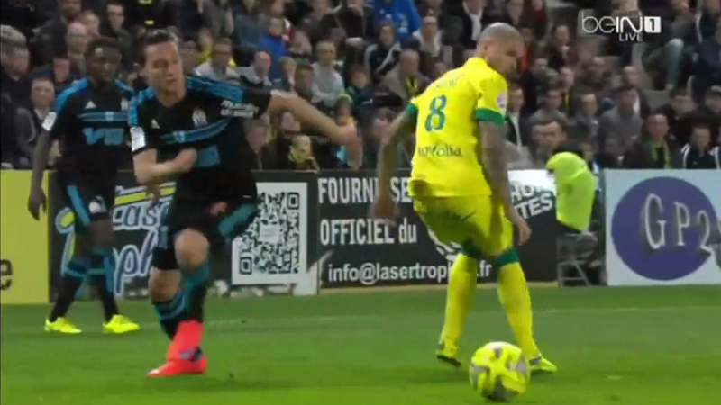 [V&iacute;deo] Ronaldinho ficaria orgulhoso de Thauvin por esse el&aacute;stico desconcertante