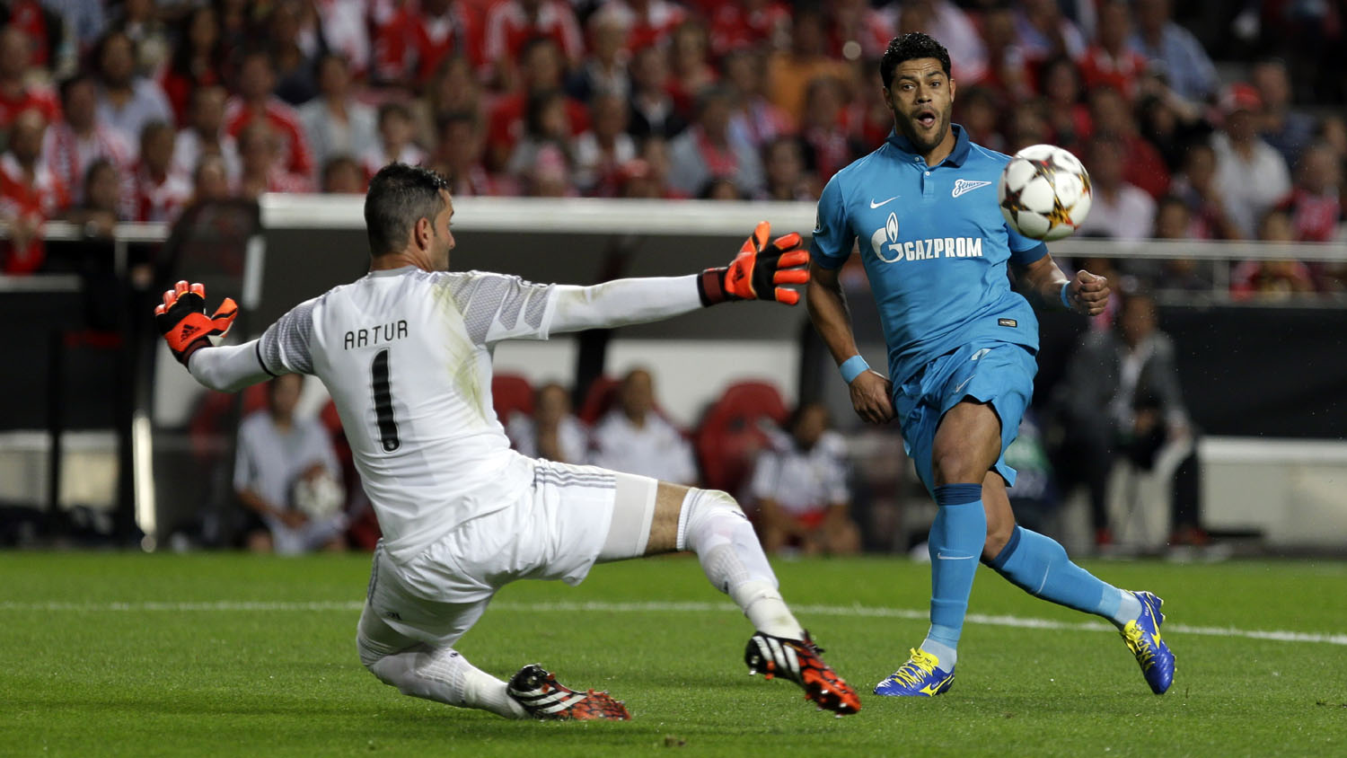 Hulk de centroavante? Est&aacute; se saindo muito bem no Zenit e poderia ser &uacute;til a Dunga