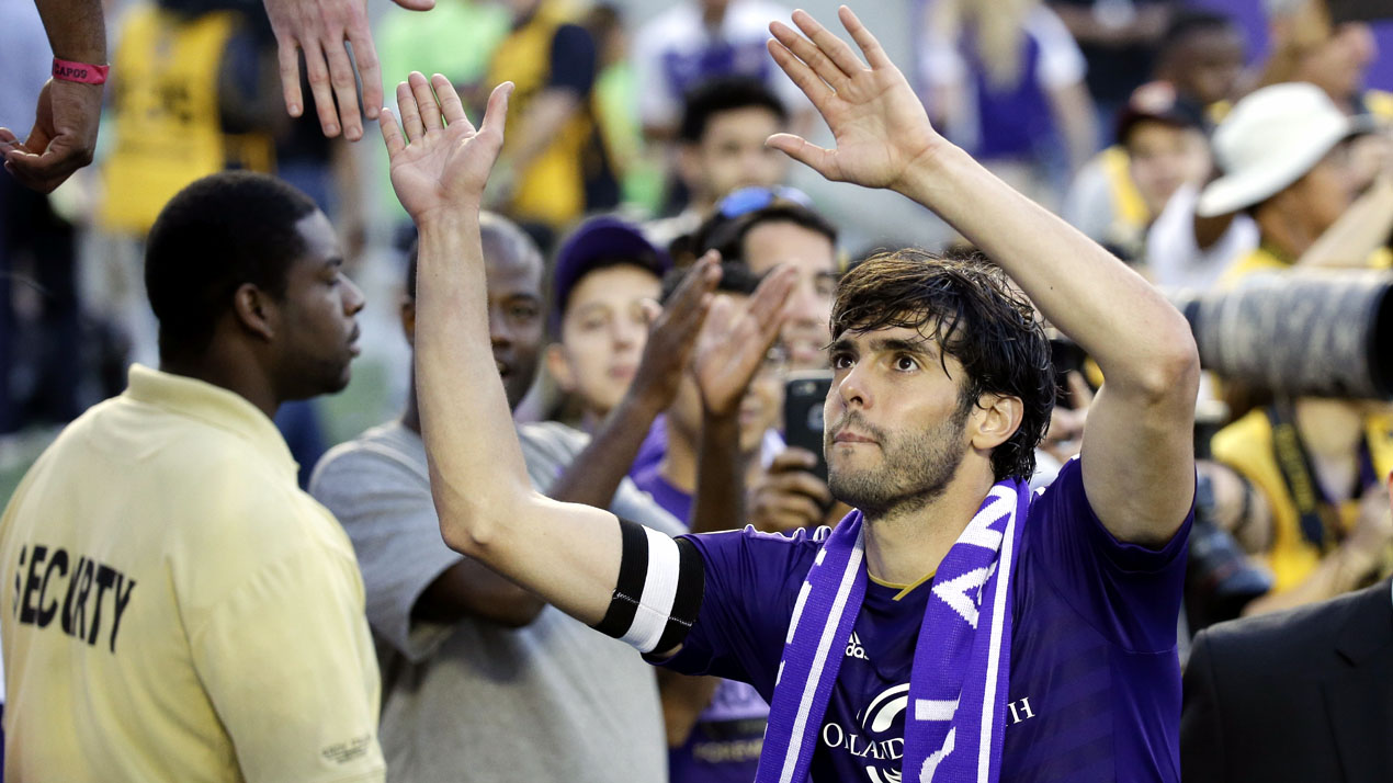 Efeito Kak&aacute;? Orlando City bate meta de ingressos de temporada e j&aacute; tem fila para 2016