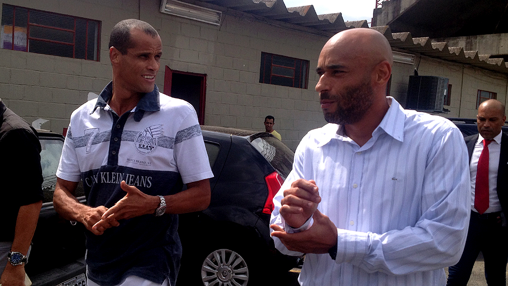 Rivaldo contrata Edinho j&aacute; pensando no dinheiro que Pel&eacute; pode levar ao Mogi