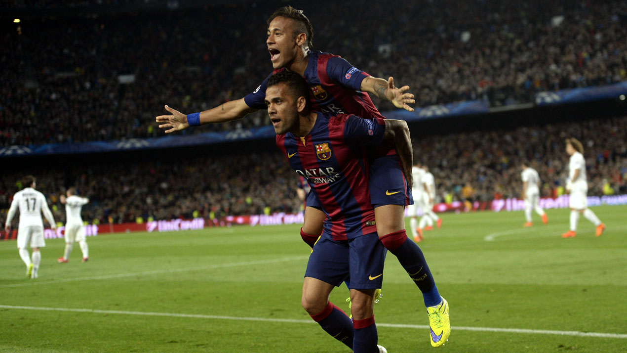 Neymar comemora com Daniel Alves o segundo gol do Barcelona (AP Photo/Manu Fernandez)