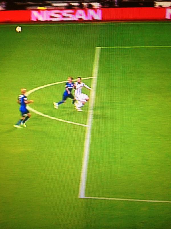 O lance pol&ecirc;mico do p&ecirc;nalti de Ricardo Carvalho em Morata: dentro ou fora da &aacute;rea?