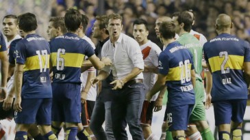 Técnico do Boca definiu a grandeza da maratona de clássicos com o River