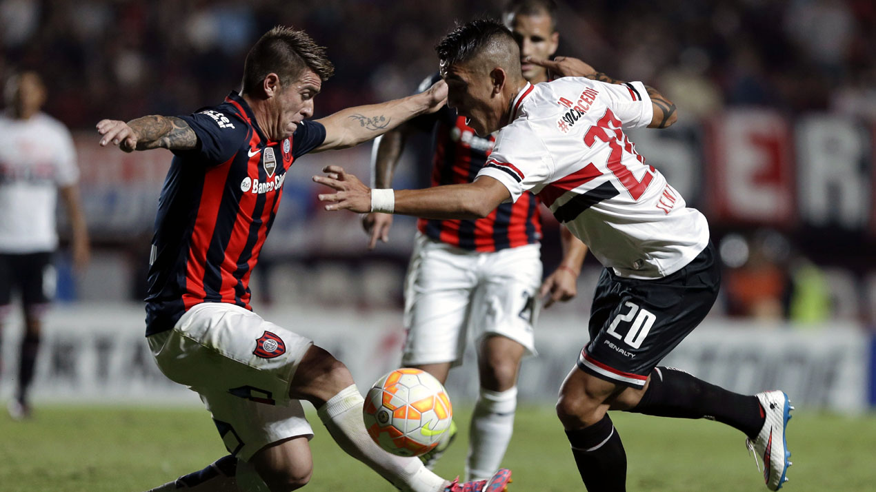 Com jogo na mão, São Paulo procurou alguém para decidir, mas não achou