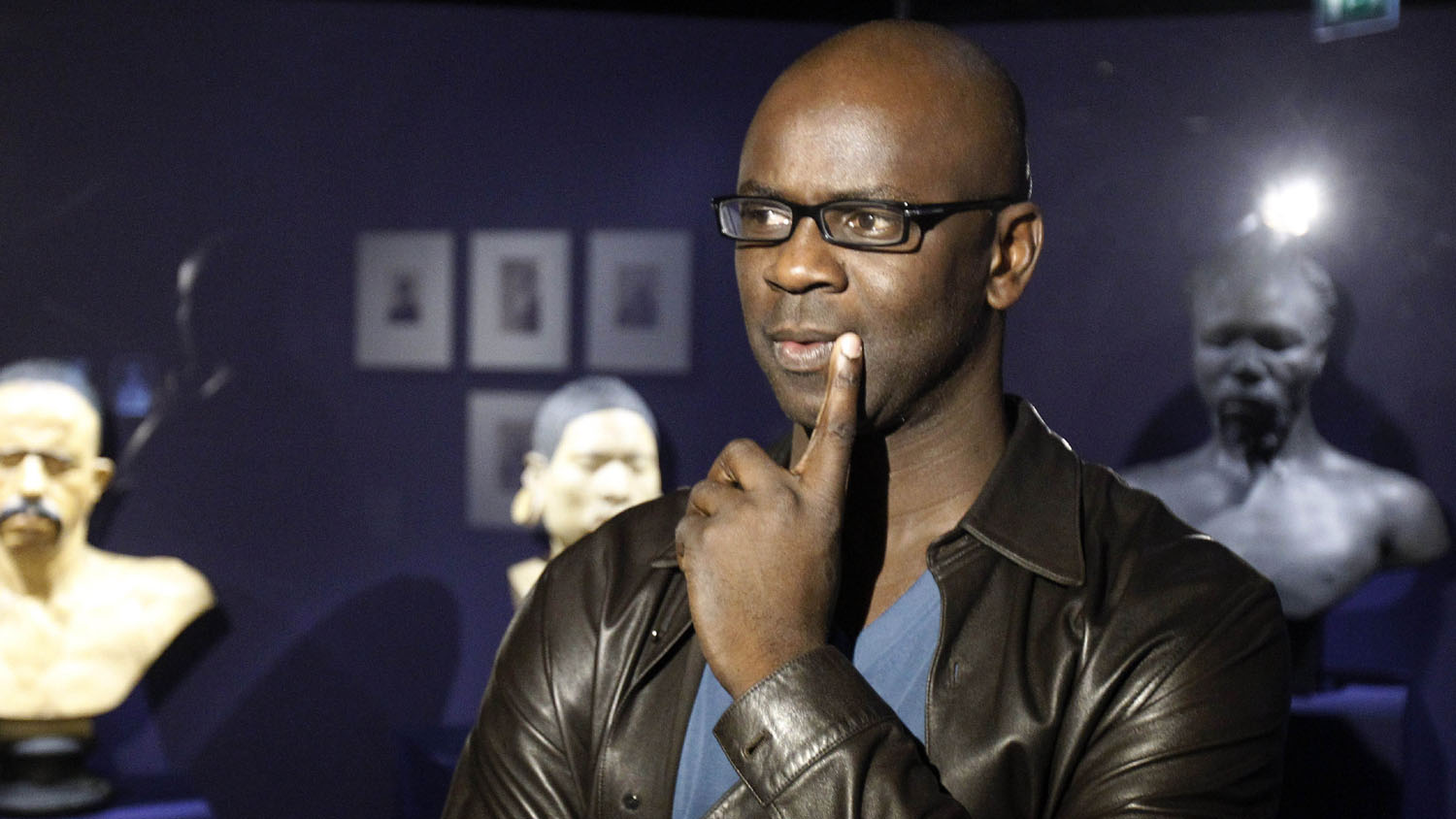 Thuram pede puni&ccedil;&atilde;o a t&eacute;cnico do Verona por negar racismo contra Balotelli: &ldquo;&Eacute; um homem perigoso&rdquo;