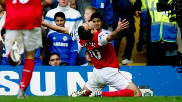 Arsenal não vence Chelsea desde 2011, mas último triunfo veio com oito gols no placar