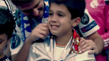 Cristiano Ronaldo acertou uma bolada neste menino, mas lhe deu motivos para sorrir depois