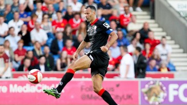 O Manchester United vive uma seca, mas seus herdeiros conquistaram título e acesso