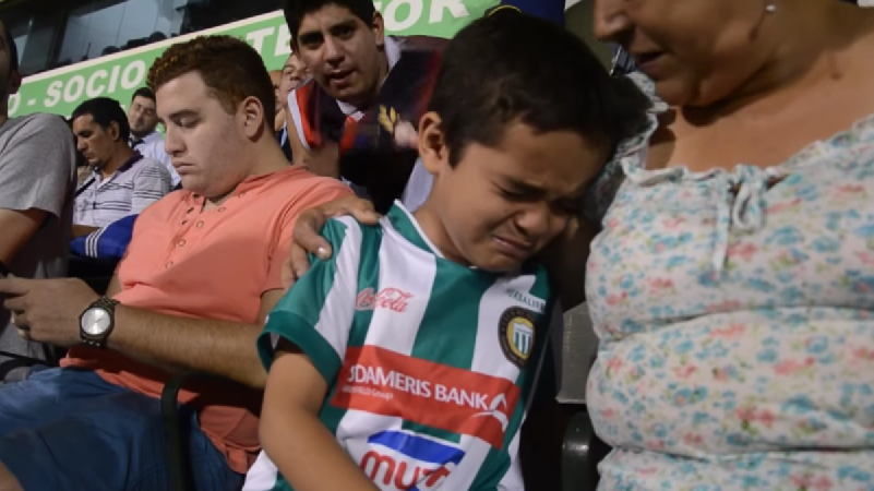 [V&iacute;deo] Este menino define perfeitamente o que &eacute; sofrer por um clube desde pequeno