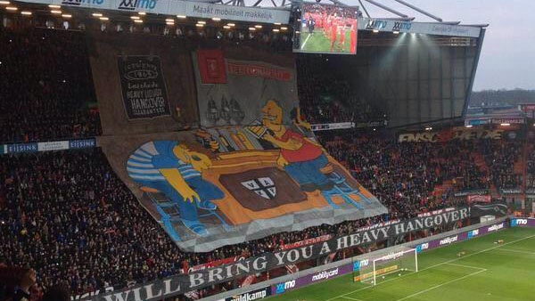 Torcida do Twente usou os Simpsons para provocar Zwolle, mas o tiro saiu pela culatra