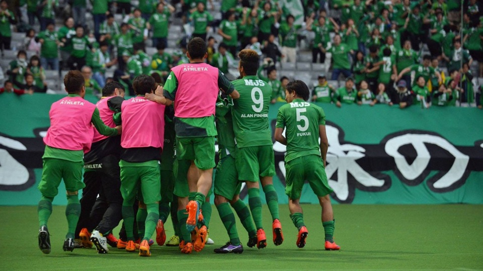 O Tokyo Verdy perdia por 3 a 0 at&eacute; os 38 do segundo tempo, mas buscou a virada