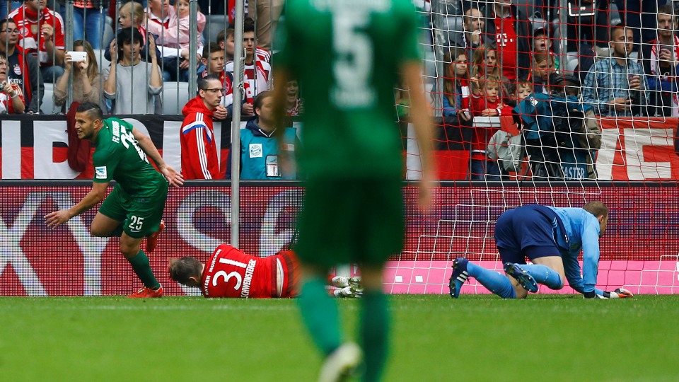 De letra, o Augsburg humilha o Bayern e Guardiola perde tr&ecirc;s seguidas pela primeira vez