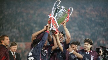 [Espreme a Laranja] Há 25 anos, os “filhos dos deuses” eternizavam o Ajax campeão europeu
