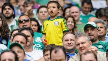 No recorde de público do Brasileirão, torcida reclama de ingressos caros. Quem está certo?