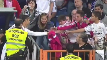 Este pequeno torcedor do Real não conseguiu se conter depois do gesto de Cristiano Ronaldo