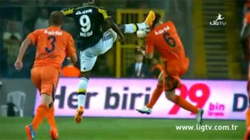 Webó, não é metendo o pé no ouvido do adversário que o Fenerbahçe será campeão turco