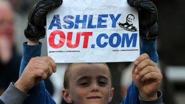 Após quatro meses sem aprovação da Premier League, consórcio saudita desiste de comprar o Newcastle